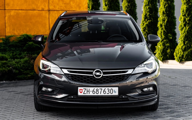 Opel Astra cena 42900 przebieg: 137000, rok produkcji 2016 z Radom małe 742
